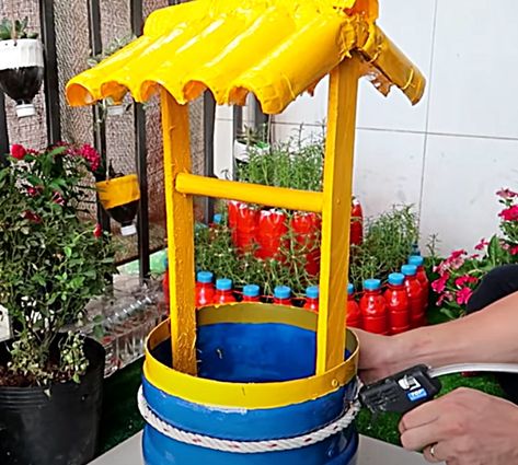 Use a 5 gallon bottle to make a wishing well 5 Gallon Water Jug Ideas Diy, Water Jug Ideas, Wishing Well Planter, Gallon Bottle, 5 Gallon Water Bottle, Water Bottle Crafts, Art Centers, Gallon Water Jug, Gallon Water Bottle