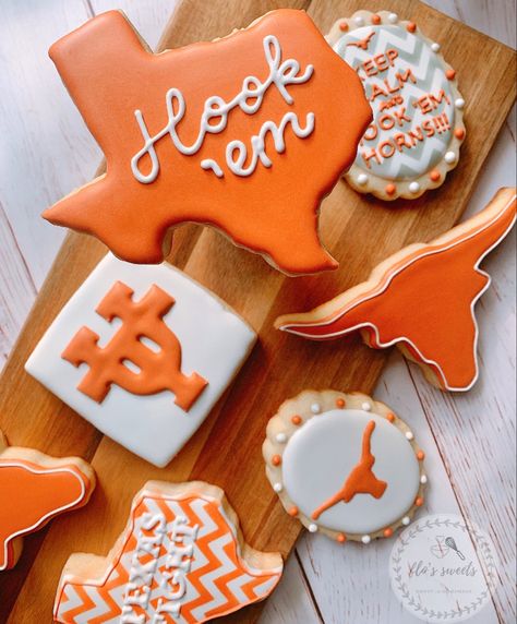 Hook ‘em Longhorn Cookies, Texas Cookies, Ring Day, Texas Longhorn, Texas Longhorns, Baking Ideas, Cookie Designs, Royal Icing, Sugar Cookies