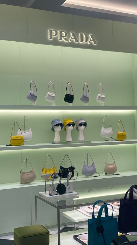 Luxury Bag Display, Bag Store Display, Gift Shop Interiors, Prada Store, Handbag Display, Store Layout, Boutique Interior Design, Closet Decor, Minimalist Bag