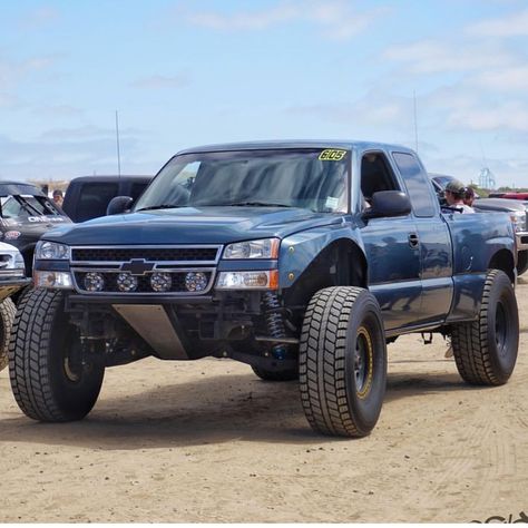 Chevy Silverado lifted desert tuck Chevy Silverado Prerunner, Lifted Chevy S10, Chevy Prerunner, Prerunner Trucks, Vintage Chevy Trucks, 2004 Chevy Silverado, Baja Truck, Custom Lifted Trucks, Trucks Chevy