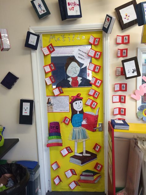 Matilda classroom door Matilda Bulletin Board, Matilda Decorations, Matilda Crafts, Book Classroom Door, Hotel Doors Design, Trendy Classroom, Literacy Week, Book Door, Reading Week