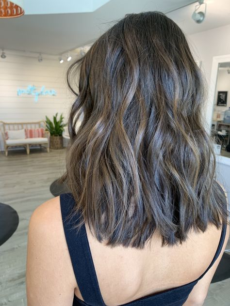 Dark Brown Balayage Hair Medium Length, Short Dark Hair With Babylights, Collarbone Length Brunette Hair, Shorter Brown Hair, Medium Length Brown Hair Balayage, Dark Brown Short Hair, Highlight Hairstyle, Medium Length Brown Hair, Dark Brunette Hair