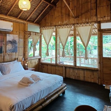 Homestay Design Ideas, Bamboo Cottage, Resort Room, Bamboo Building, Philippine Houses, Hut House, Tropical House Design, Bamboo House Design, Thai House