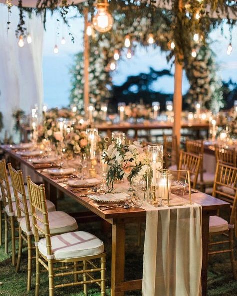 Event Place Settings, Unique Aisle Decorations Wedding, Ideas Boda Decoracion, Weeding Decoration Ideas, Outside Wedding Decorations, Dream Garden Wedding, Neutral Wedding Inspiration, Unique Wedding Receptions, Romantic Outdoor Wedding