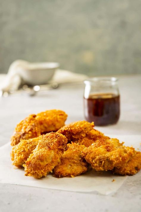 Spicy Chicken Nuggets Recipe, Homemade Mcdonalds, Mcnuggets Recipe, Spicy Nuggets, Spicy Chicken Nuggets, Mcdonalds Copycat Recipes, Mcdonalds Recipes, Chicken Nuggets Recipe, Frozen Chicken Nuggets