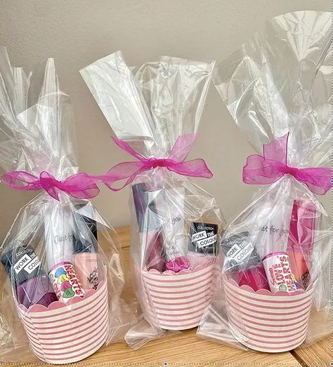 Teenage Sleepover, Sleepover Supplies, Girls Pamper Party, Girls Sleepover Party, Homemade Gift Baskets, Hen Party Bags, 5th Birthday Party Ideas, Candy Club, Girl Sleepover