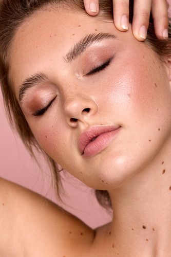 Soft Pink Bridesmaid Makeup, Glowy Makeup For Wedding, Make Up Wedding Blue Eyes, Simple Makeup Pink Natural Looks, Natural Photo Shoot Makeup, Ethereal Wedding Makeup Romantic, Natural Bridal Makeup Pale Skin, Boho Bride Makeup Brunette, Natural Pink Wedding Makeup