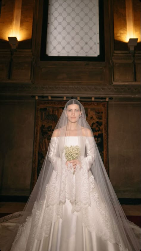 Wedding Veil Covering Face, Vintage Ballgown Wedding Dress, Lily Collins Wedding Dress, Veils Bridal Over Face, Traditional Catholic Wedding Dress, Princess Diaries Wedding Dress, Polish Wedding Dress, Wedding Dress Catholic, Catholic Wedding Dress