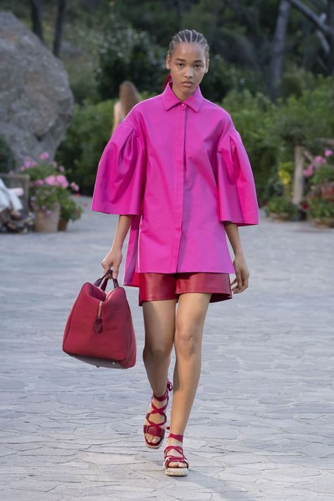 Max Mara Resort 2022 Fashion Show Winter Typ, Resort Fashion, Milano Fashion Week, Vintage Couture, Tennis Dress, Inspiration Style, Max Mara, Primavera Estate, Milan Fashion Week