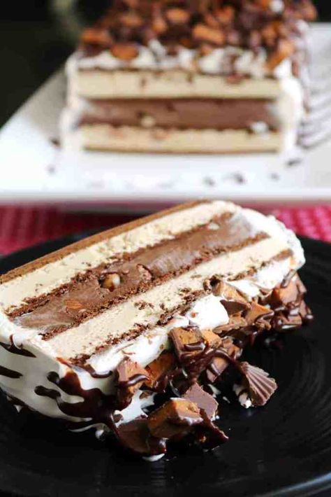 Peanut Butter & Chocolate Ice Cream Sandwich Cake Chocolate Dipped Peanut Butter Balls, Chocolate Ice Cream Sandwich, Cream Sandwich Cake, Chocolate Peanut Butter Ice Cream, Summertime Food, Soft Chocolate Cookie, Ice Cream Sandwiches Recipe, Ice Cream Sandwich Cake, Butter Ice Cream