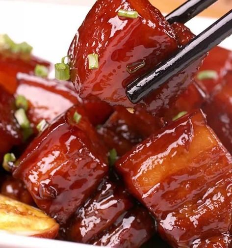 Chinese Red Braised Pork Belly, Vietnamese Braised Pork Belly, Red Braised Pork Belly, Healthy Pork Belly Recipes, Braised Pork Belly Recipes, Hong Shao Rou, Red Braised Pork, Trotters Recipe, Pork Braised