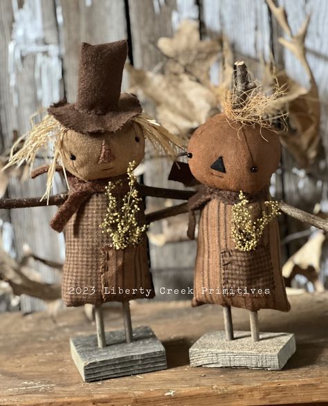 Liberty Creek Primitives - Kari Emerson Primitive Christmas Crafts Diy, Primitive Pumpkin Patterns, Primitive Fall Decorating, Primitive Dolls Handmade, Primitive Fall Crafts, Primitive Scarecrows, Primitive Pumpkins, Pumpkin People, Fall Sewing Projects