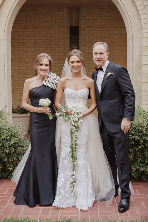 Modern Black-and-White Wedding with Southern Traditions in Dallas - Inside Weddings Black And White Mother Of Bride Dress, Bride With Parents, Black Mermaid Gown, Wedding Miscellaneous, Southern Traditions, Inside Weddings, Moda Hippie, Nyc Elopement, Black Mermaid