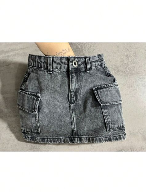 Apresentamos a Saia Jeans Cargo Com Bolsos Laterais Lavagem Cinza Escuro, uma peça versátil e estilosa que irá elevar seu visual para um nível superior! Fabricado com 100% algodão de alta qualidade, essa saia garante conforto e durabilidade durante todo o dia. Modelo: Cargo Bolsos: laterais  Cor: Lavagem Cinza Escuro Material: Jeans 100% algodão Tamanhos: Do 34 ao 44Saia Cargo Jeans Estonada Lavagem Média Casual    Simples Reto   Women Clothing, size features are:Bust: ,Length: ,Sleeve Length: Jeans Cargo, Cargo Jeans, True Beauty, Women Clothing, Length Sleeve, Vision Board, Casual Outfits, Sleeve Length, My Style