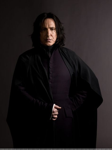 Professor Severus Snape (Alan Rickman) - terrifying teacher of the dark arts at Hogwarts in the Harry Potter series who sides with evil to do the right thing. Alan Rickman in general plays good villain roles. Rogue Harry Potter, Alan Rickman Harry Potter, Severus Snape Wallpaper, Severus Sneep, Snape Wallpaper, Snape Fan Art, Professor Severus Snape, Harry Porter, Alan Rickman Severus Snape