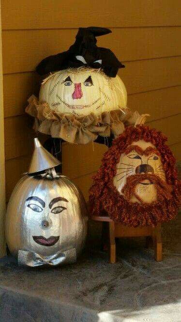 Wizard of Oz pumpkins Wizard Of Oz Halloween, Wizard Of Oz Decor, Pumkin Decoration, Pumpkin Inspiration, Carve Pumpkins, Character Pumpkins, Pumpkin Decorating Contest, No Carve Pumpkin Decorating, Easy Pumpkin Carving