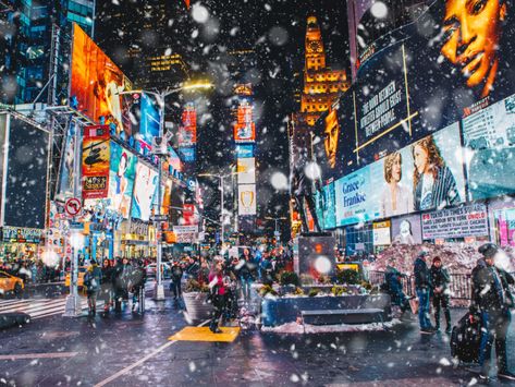 Christmas In New York City Aesthetic, New York Christmas Time, Christmas In New York Aesthetic, New York In December, New York Christmas Tree, New York Christmas Aesthetic, Christmas In New York City, Christmas In Nyc, New York City Christmas