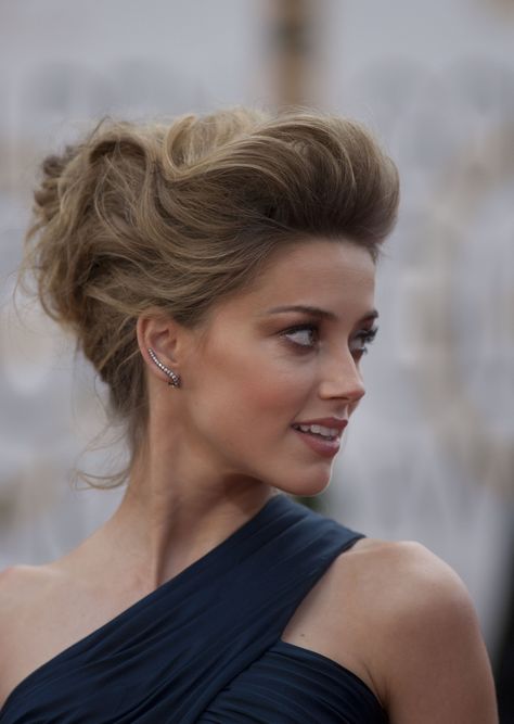 Carmen Electra, Shorter Hair, Updo Hairstyles, Penteado Cabelo Curto, Hair Colours, Weave Style, Amber Heard, Wedding Hair And Makeup, 인물 사진