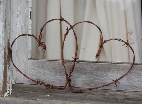 Barbed Wire Art Rustic, Barbed Wire Decor Rustic, Barbwire Crafts, Barbwire Art, Heart Barbed Wire, Barbed Wire Decor, Barb Wire Crafts, Barbed Wire Wreath, Wire Hearts