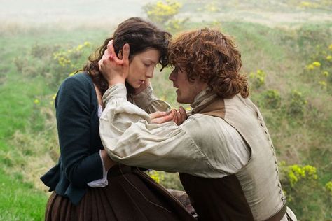 Karen Marie Moning, Diana Gabaldon Outlander Series, Outlander Season 1, Diana Gabaldon Outlander, Outlander Book Series, Jamie Fraser Outlander, Outlander Tv Series, Starz Series, Sam Heughan Outlander