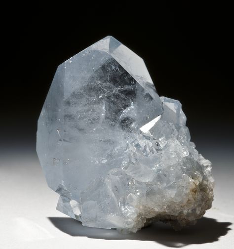 Celestine Crystal, Crystal Cabinets, Magic Crystals, Crystal Healing Chart, Celestite Crystal, Rocks And Fossils, Gem Diamonds, Rocks Crystals, Beautiful Stones