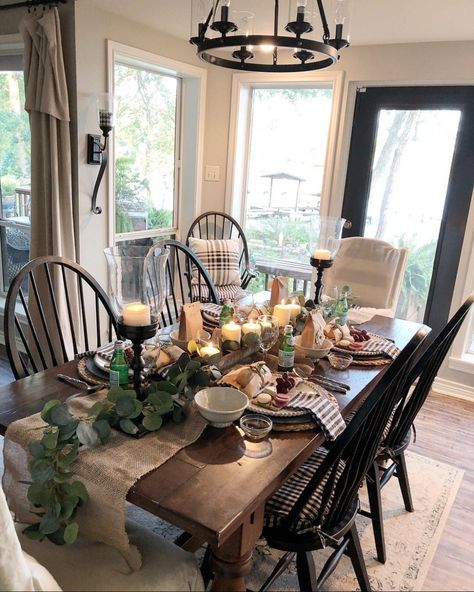 Farmhouse Style Dining Room, Tablescape Inspiration, Spring Tablescapes, Table Art, Diy Barn Door, Rustic Farmhouse Style, Fall Table, Farmhouse Dining, Farmhouse Table