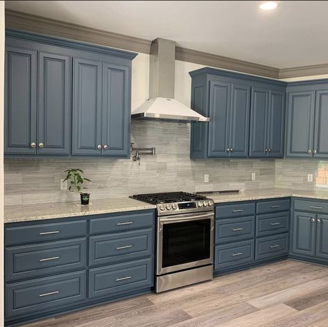 Waterloo Kitchen Cabinets, Blue Cabinet Kitchen Ideas, Cabnit Paint Colors Kitchen, Blue Kitchen Cabinets Farmhouse, Blue Kitchen Interior, Luxury Kitchen Designs, Blue Kitchen Designs, Kitchen Aesthetics, Grey Kitchen Designs