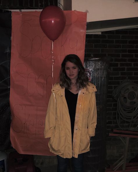 Easy Georgie from It halloween costume for women #it #costume #diy #halloween #halloweencostumes #georgie #woman #girl Georgie Halloween Costume Women, Women It Costume, It Costume Diy, Georgie Halloween Costume, Georgie From It, It Halloween Costume, It Costume, Halloween Costume For Women, Handmade Halloween Costumes