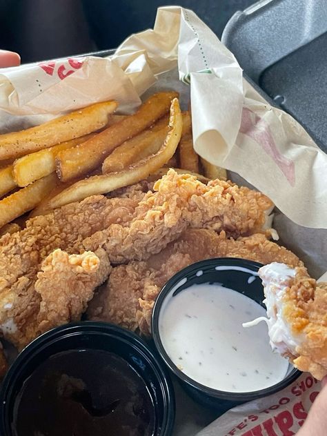 Chicken Tenders And Fries, Tenders And Fries, Soul Food Dinner, Food Babe, Food Therapy, Yummy Comfort Food, Tasty Baking, Fish And Chips, Chicken Tenders