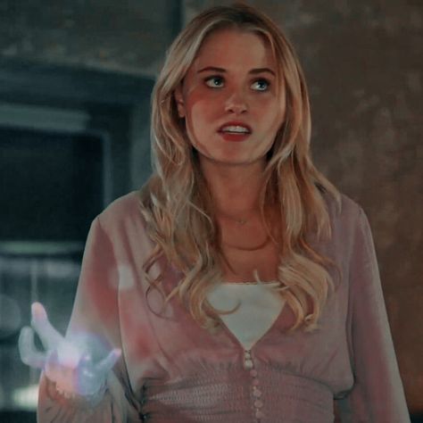 Karolina Dean Icons, Virginia Gardner Icons, Karolina Dean Aesthetic, Karolina Runaways, Runaways Karolina, Karolina Dean, Marvel Runaways, Virginia Gardner, Marvel's Runaways