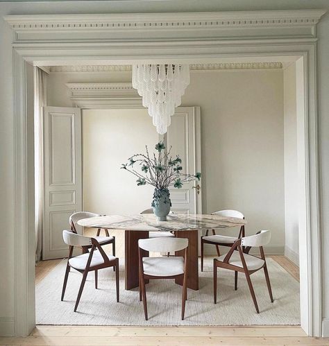 Parisian Dining Room, Chambre Inspo, Apartment Dining Room, Aesthetic Interior, Dinning Room Design, Dining Room Interiors, Style Deco, Dining Room Inspiration, Vintage Landscape