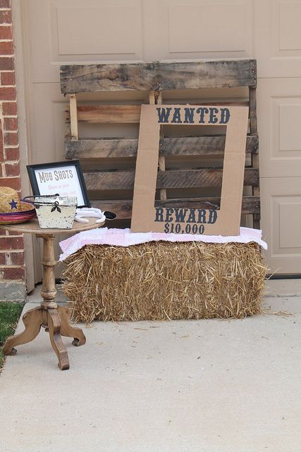 This would be a cute photo booth idea!!!! Stick horse instructions too. Sheriff Callie Birthday, Lila Party, Cowboy Theme Party, Western Birthday Party, Wild West Party, Rodeo Party, Horse Birthday Parties, Country Party, Cowboy Birthday Party