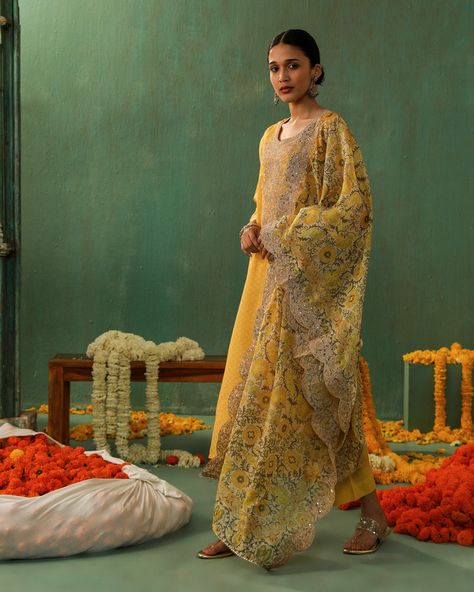 Featuring #SanayaPithawalla in our ‘Yellow Straight Fit Chanderi Suit Set’ from the #Bahaar Collection for Spring Summer ‘24 🌼 Embracing the summer vibes! (Heritage, Bahaar, ss24, schiffli cotton, soft cotton, celebrity style, celebrity fashion, Sanaya Pithawalla, Celeb look) 5984 Fashion Backdrop, Shoot Concept, Chanderi Suit, Cotton Kurta Set, Chanderi Suits, Shoes Photo, Indian Suits, Cotton Kurta, Summer 24