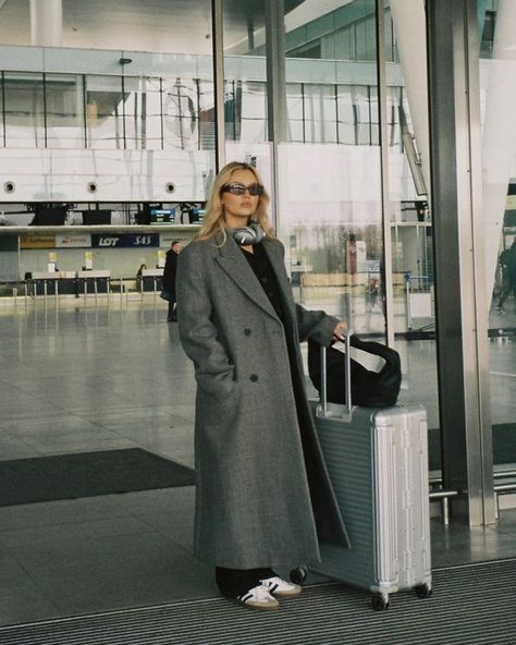 It's that time of year! Discover your capsule travel wardrobe, suitable for any season. Shop pre-loved pieces via the link in bio.⁠ ⁠ ⁠ ⁠ ⁠ ⁠ ⁠ Grey Trench Coat Outfit, Capsule Travel Wardrobe, Film Instagram, Outfit Airport, Trench Coat Outfit, Grey Trench Coat, Travel Capsule Wardrobe, Coat Outfit, Grey Outfit