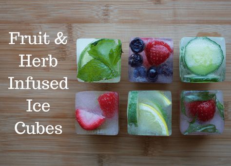 Add a burst of flavor and a punch of color to your summer drinks with flavored ice cubes. Great in water, tea, cocktails/mocktails, juice. Only 4 easy steps! Frozen Mixed Drinks, Infused Ice Cubes, Ice Cube Tray Recipes, Flavored Ice Cube, Fruit Ice Cubes, Healthy Dieting, Flavored Ice Cubes, Baby Shower Fruit, Dieting Tips