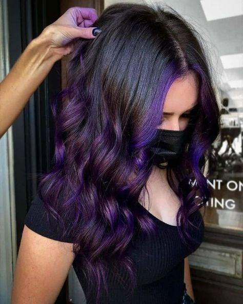 Dark Hair Dye, Hair Dye Tips, Dark Purple Hair, Dyed Hair Purple, Peekaboo Hair, Hair Color Underneath, Hair Color Streaks, Hair Streaks, Dyed Hair Inspiration