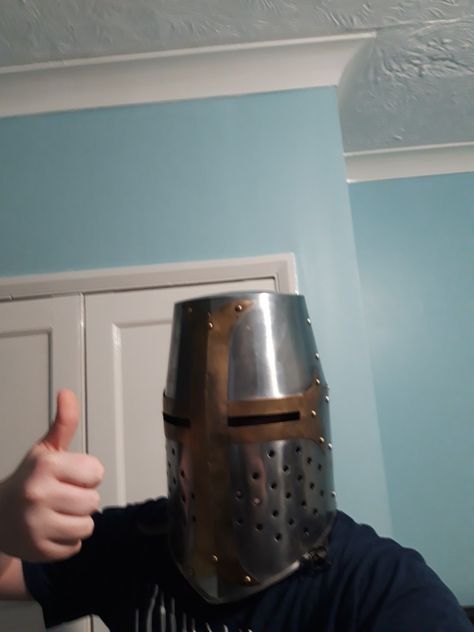 Crusader Pfp, Knight Core, Knight Pfp, Black Singers, English Knights, Knight Of Cups, Medieval Armor, Silly Pictures, Funny Reaction Pictures