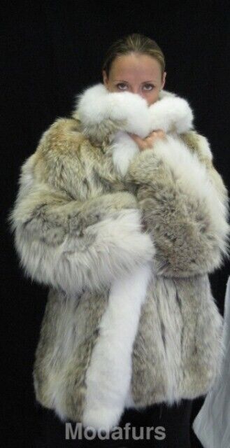 Coyote Fur Coat, Fox Jacket, Coyote Fur, Fabulous Furs, Coat With Hood, Fur Coats Women, Fox Fur Coat, Fur Fashion, White Fox