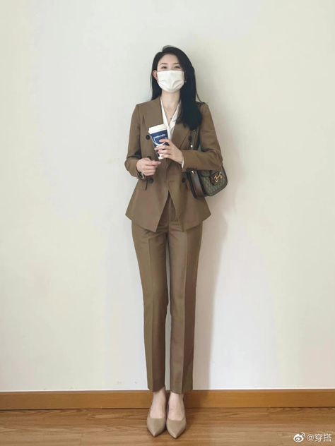 Executive Casual Women Work Outfits, Korean Buissnes Women Outfit, Formal Meeting Outfit, Outfit Guru, Outfit Kantor, Korean Fashion Work, Smart Casual Women Outfits, Meeting Outfit, Neat Casual Outfits