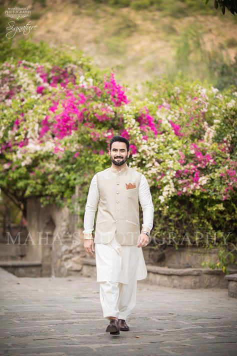 Nikah Kurta For Men, Groom Nikkah Outfit For Men, Nikkah Dress For Men, Nikkah Outfit For Men, Nikah Outfit For Men, Nikah Dress For Men, Indian Marriage Dress, Nikah Decor, Wedding Outfit For Boys