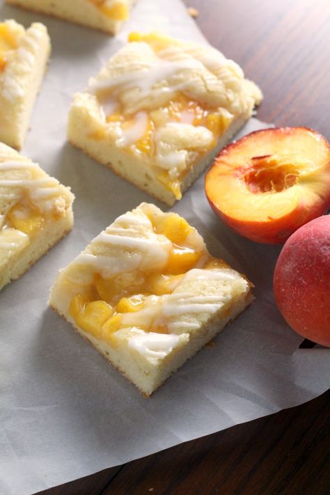 Fresh Peach Pie Bars Peach Bars, Peach Pie Bars, Oil Pie Crust, Cookout Desserts, Blueberry Pie Bars, Fresh Peach Recipes, Raspberry No Bake Cheesecake, Fresh Peach Pie, Cherry Pie Bars