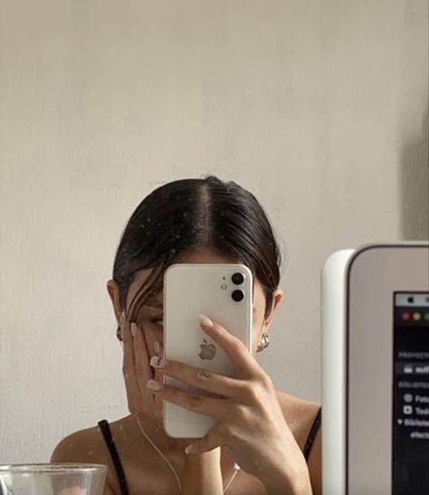 Iphone Mirror Selfie, Cute Headers For Twitter, White Phone Case, Iphone Obsession, Girl With Brown Hair, Girls Mirror, Beautiful Wallpaper For Phone, Pretty Iphone Cases, Pretty Phone Cases