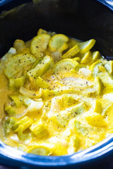 Slow Cooker Cheesy Yellow Squash- only 4 ingredients! Squash In Crockpot, Baked Summer Squash, Cheesy Squash, Cooking Yellow Squash, Yellow Squash Soup, Crock Pot Vegetables, Yellow Squash Casserole, Summer Squash Recipes, Yellow Squash Recipes