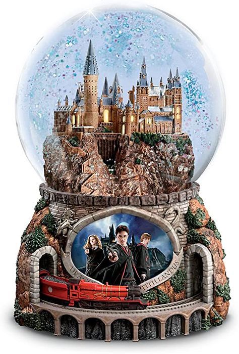 Harry Potter Snow Globe, Harry Potter Musical, Moving Train, Harry Potter Golden Snitch, Harry Potter Merch, Glitter Globes, Theme Harry Potter, Ashton Drake, Harry Potter Magic