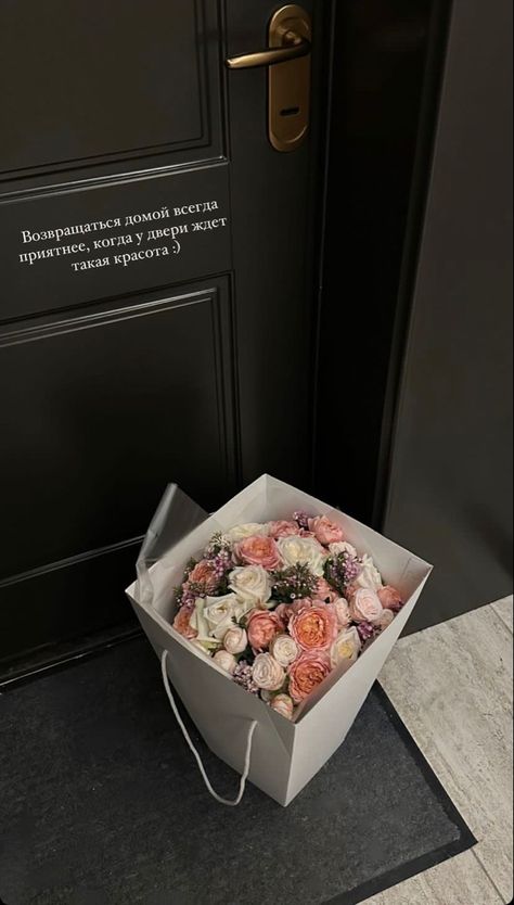 Flower Delivery Aesthetic, Delivery Aesthetic, Meri Christmas, Birthday Ideas For Her, Flower Box Gift, Flower Business, Minimalist Shoes, Dream Business, Flower Therapy