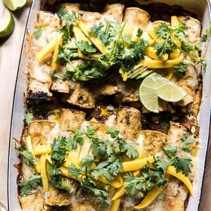 Salsa Verde Chicken and Zucchini Enchiladas with Mango | halfbakedharvest.com #mexican #enchiladas #zucchini #summerrecipes #easy Enchiladas Mexicanas, Chicken And Zucchini, Zucchini Enchiladas, Enchiladas Healthy, Half Baked Harvest Recipes, Verde Chicken, Salsa Verde Chicken, Harvest Recipes, Rotisserie Chicken Recipes