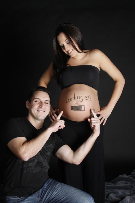 Maternity Pic Photoshoot Ideas For Pregnant Couple, Shooting Pregnant Ideas, Photoshoot Pregnant Ideas Couple, Pregnancy Belly Photos Bump Pictures, Funny Pregnancy Pictures, How To Pose With Pregnant Belly, Maternity Pictures Ideas, Funny Maternity Pictures, Maternity Photography Funny