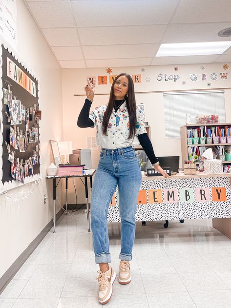 Black Jeans Outfit Teacher, Teacher Jean Outfits, Picture Day Outfit Teacher, Jeans Teacher Outfits, Teacher Outfits With Jeans, Teacher Jeans Outfit, Teacher Jeans Day Outfit, Work Outfits Women Teacher, Teacher Picture Day