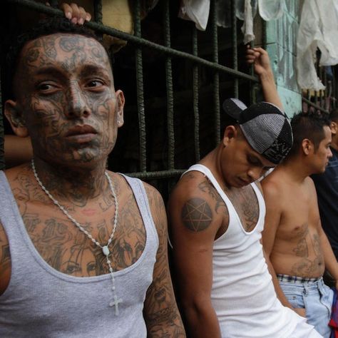 El Salvador's Rival Gang Members Might Soon Become Cellmates | VICE News 18th Street Gang, Gangster Disciples, Gang Tattoos, Gang Members, Gang Member, Rudy Giuliani, Foto Inspiration, A Group, Salvador