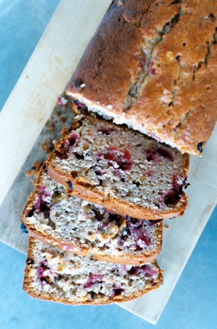 Walnut and Lingonberry Spice Cake Lingonberry Recipes, Nordic Diet, Nordic Recipe, Healthy Cupcakes, Dark Chocolate Mousse, Healthy Afternoon Snacks, Norwegian Food, Scandinavian Food, Spice Cake